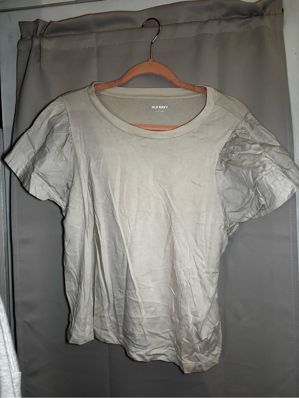 Old Navy Puff Sleeve Tee in Light Gray